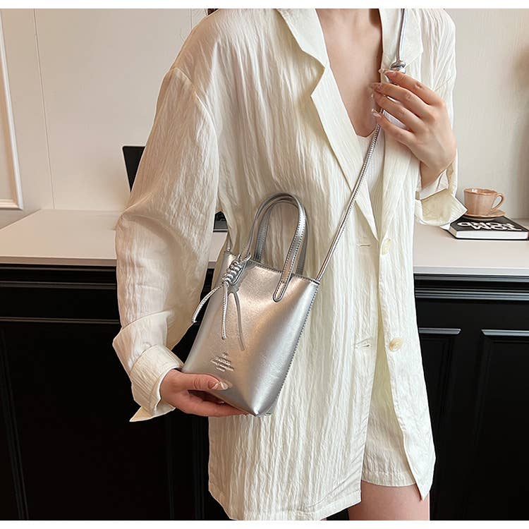 Glossy simple and niche single-shoulder bag