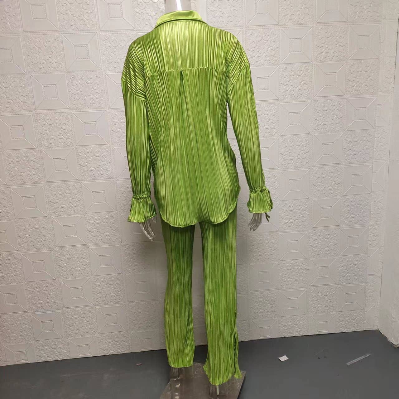 Fashion Pleated Shirt with Split Long Sleeve Set