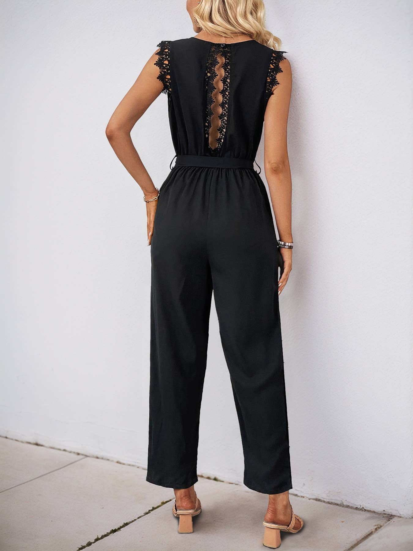 Simple all-in-one lace V-neck sleeveless romper