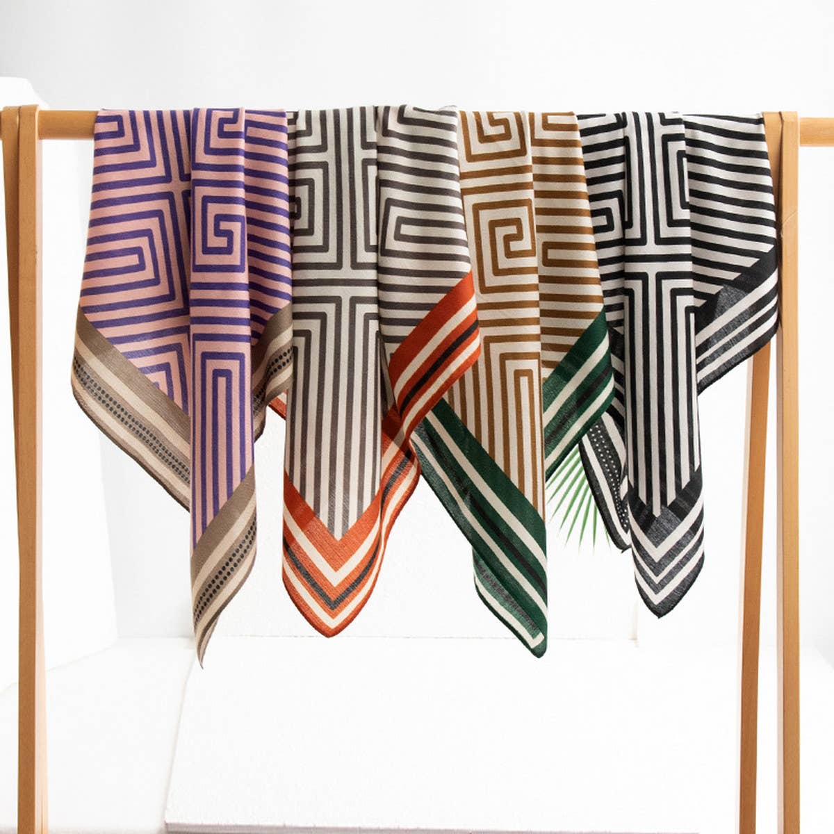 STRIPE PRINT VINTAGE SCARF_CWASC0933