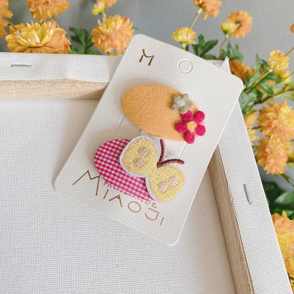 CHILDREN'S OVAL EMBROIDERED PATCH HAIRPIN