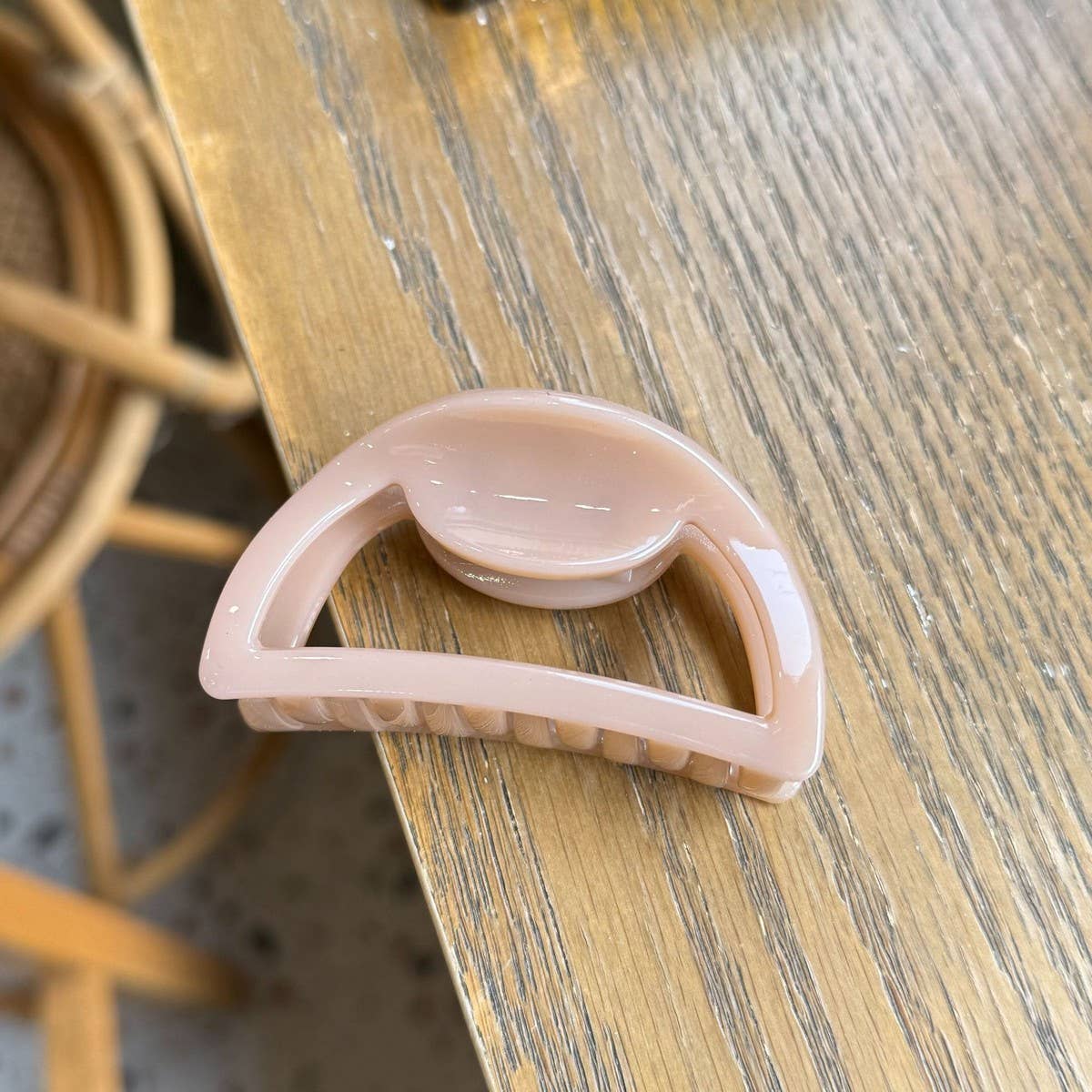 CWAHA4553_BUTTERFLY BUCKLE 7CM HOLLOW SEMICIRCLE HAIRPIN