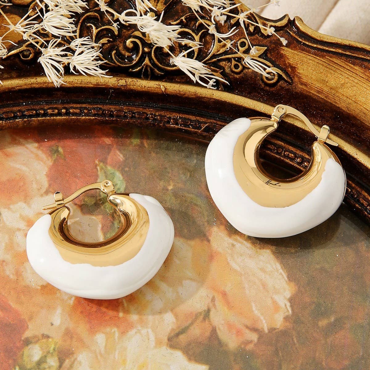 REAL GOLD ELECTROPLATED GLUE EARRINGS_CWMM3607