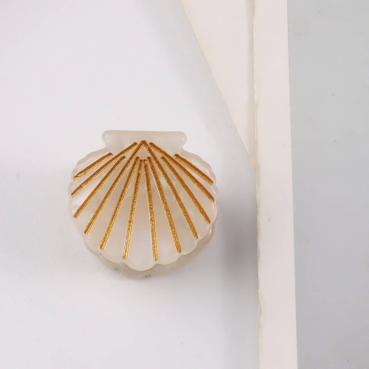 CWAHA1425_SHELL SMALL HAIR CLAW CLIP