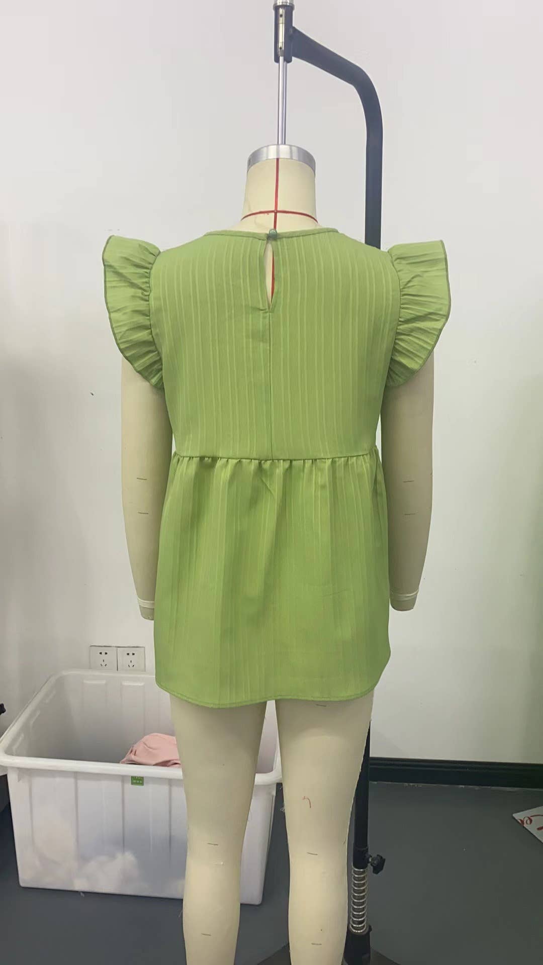 Embroidered fly-sleeved casual short shirt