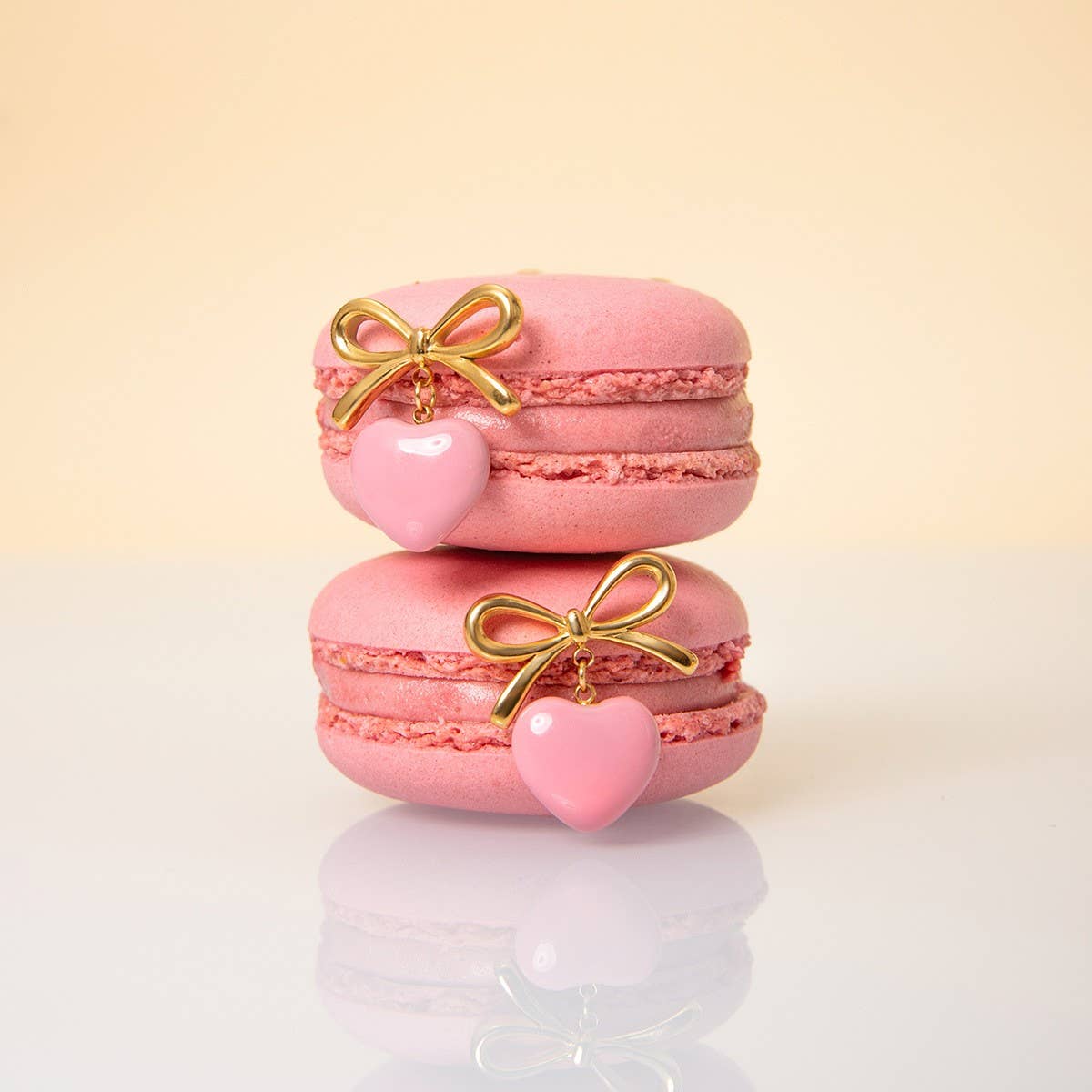 BOW WITH A HEART-SHAPED OIL DROP EARRINGS_CWAJE1881