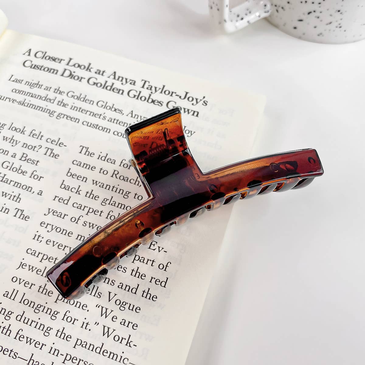 Arc-shaped semi-circular transparent gripper