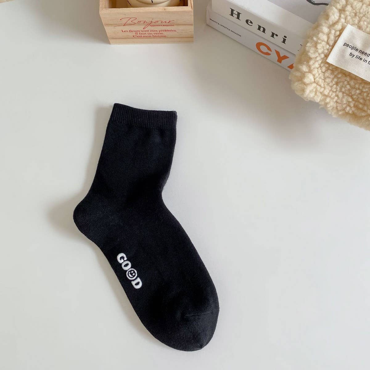 NEW AUTUMN AND WINTER LETTER SMILEY FACE SOCKS