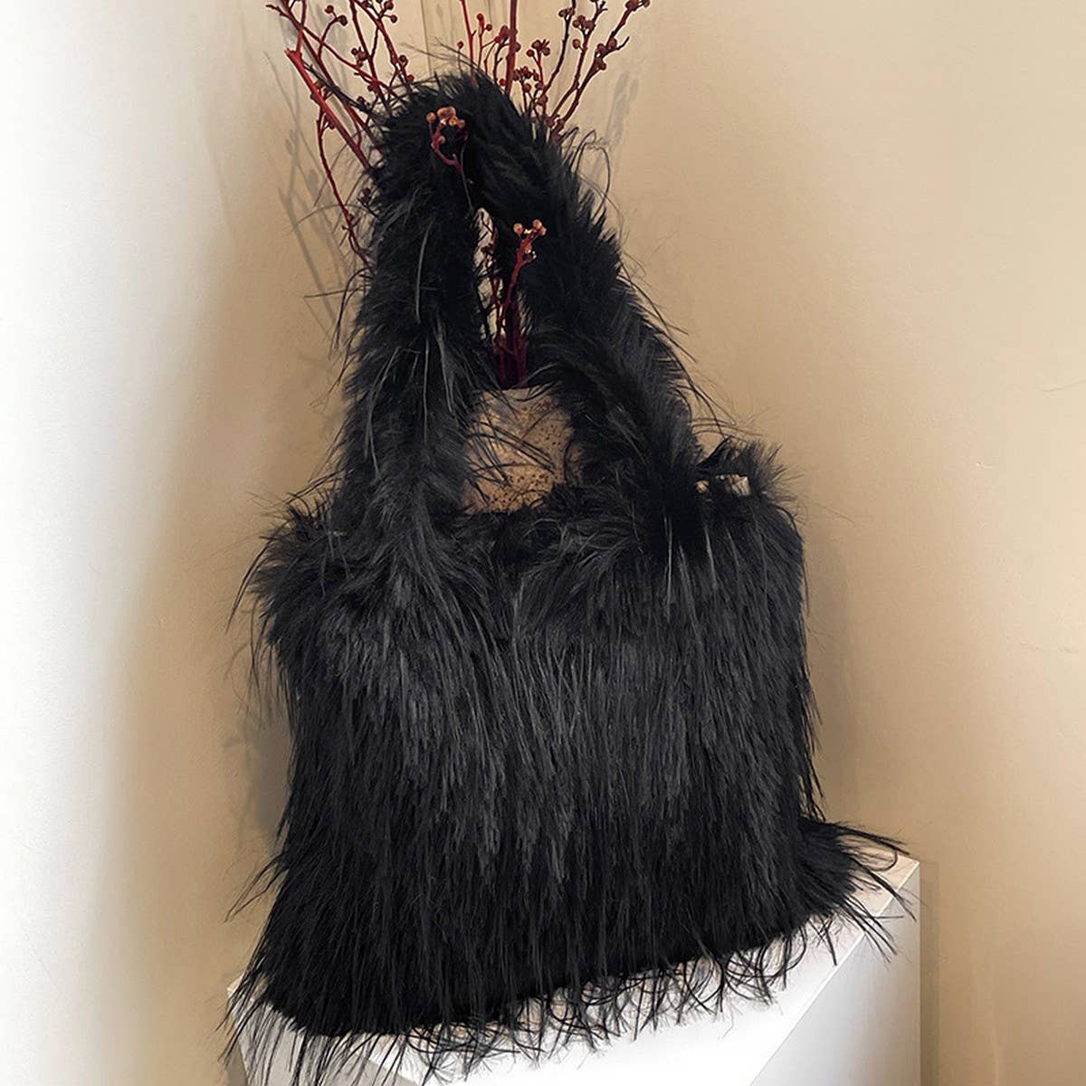 WINTER LARGE CAPACITY TASSEL PLUSH SHOULDER BAG_CWAB3980