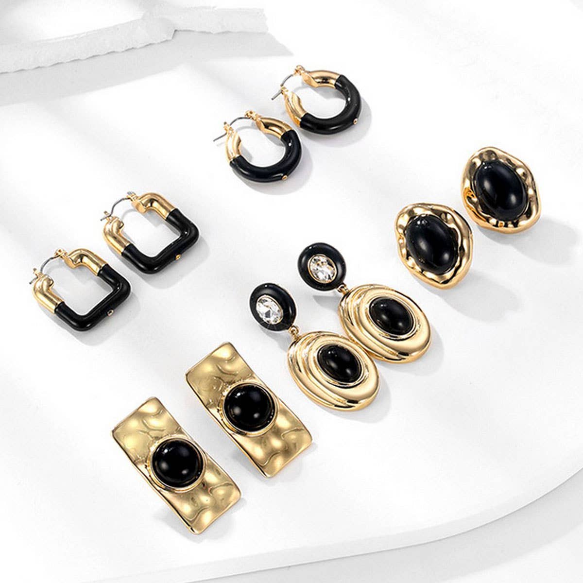 NEW FASHION TEMPERAMENT BLACK AND GOLD EARRINGS