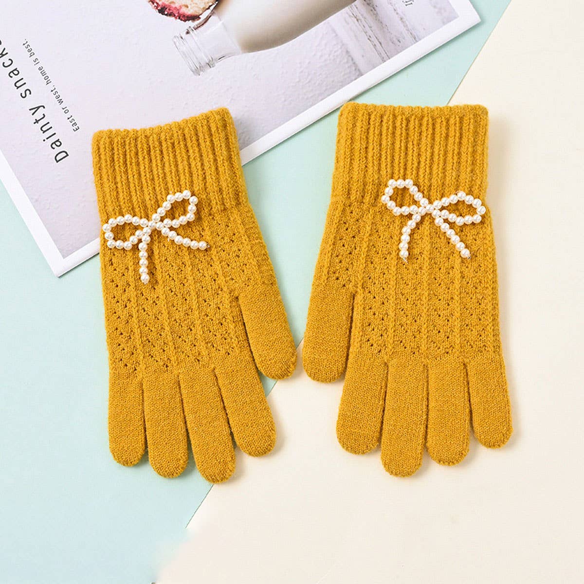 CWAG00586_WOMEN WINTER KNIT BOW PEARL TOUCHSCREEN GLOVES
