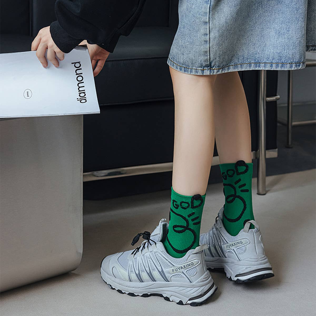 CASUAL GRAFFITI CARTOON SOCKS_CWMS0676