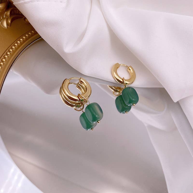 Irregular Baroque pearl stud earrings