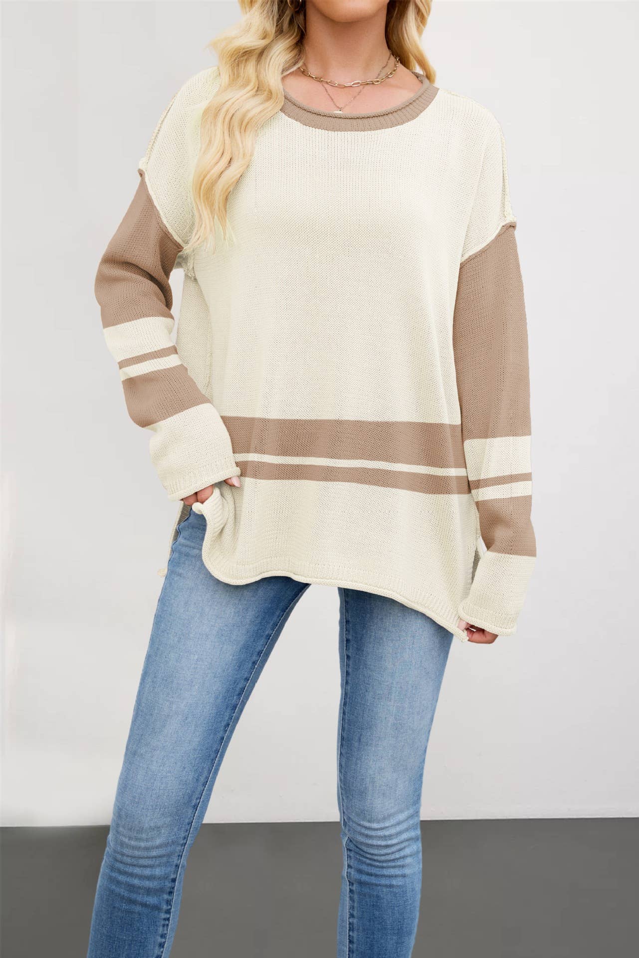 Two-tone round-neck loose and versatile sweater