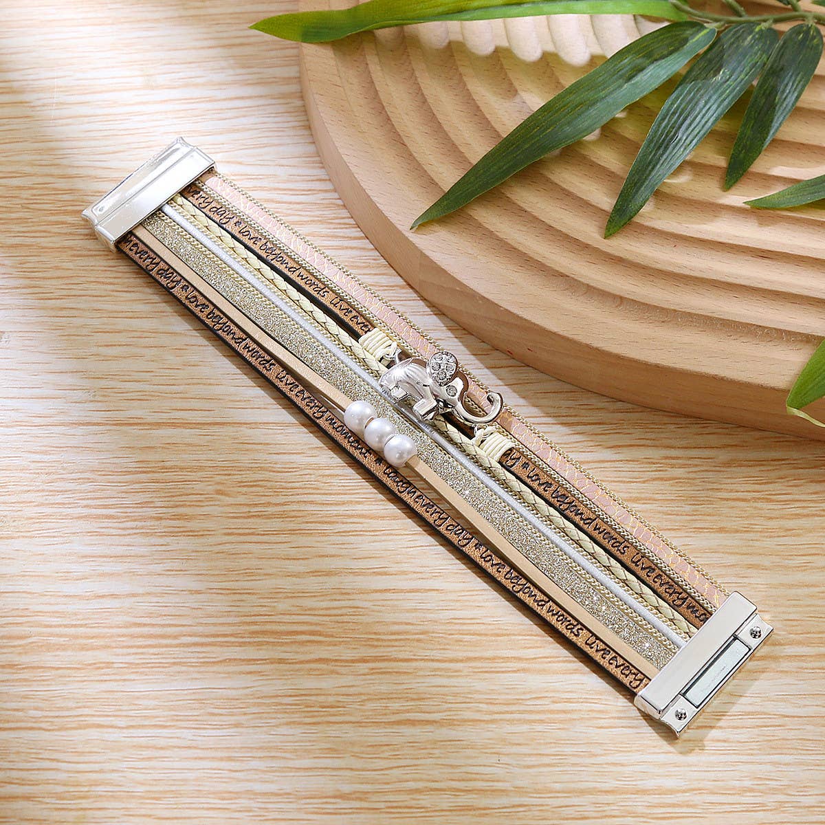 BOHEMIAN MAGNETIC CLASP MULTI-LAYER BRACELET_CWAJE1459