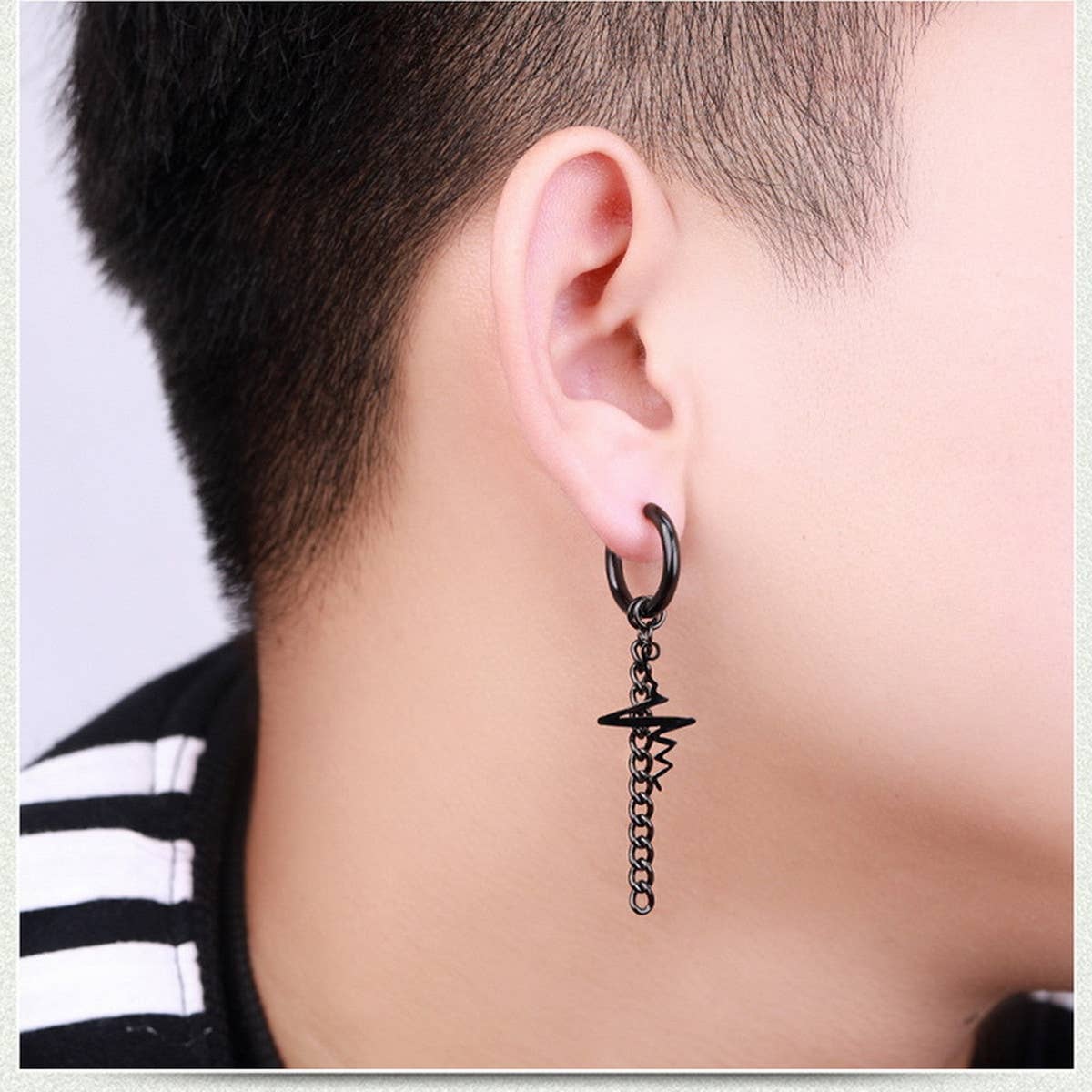 NEW FEATHER SINGLE BLACK CHAIN EARRING