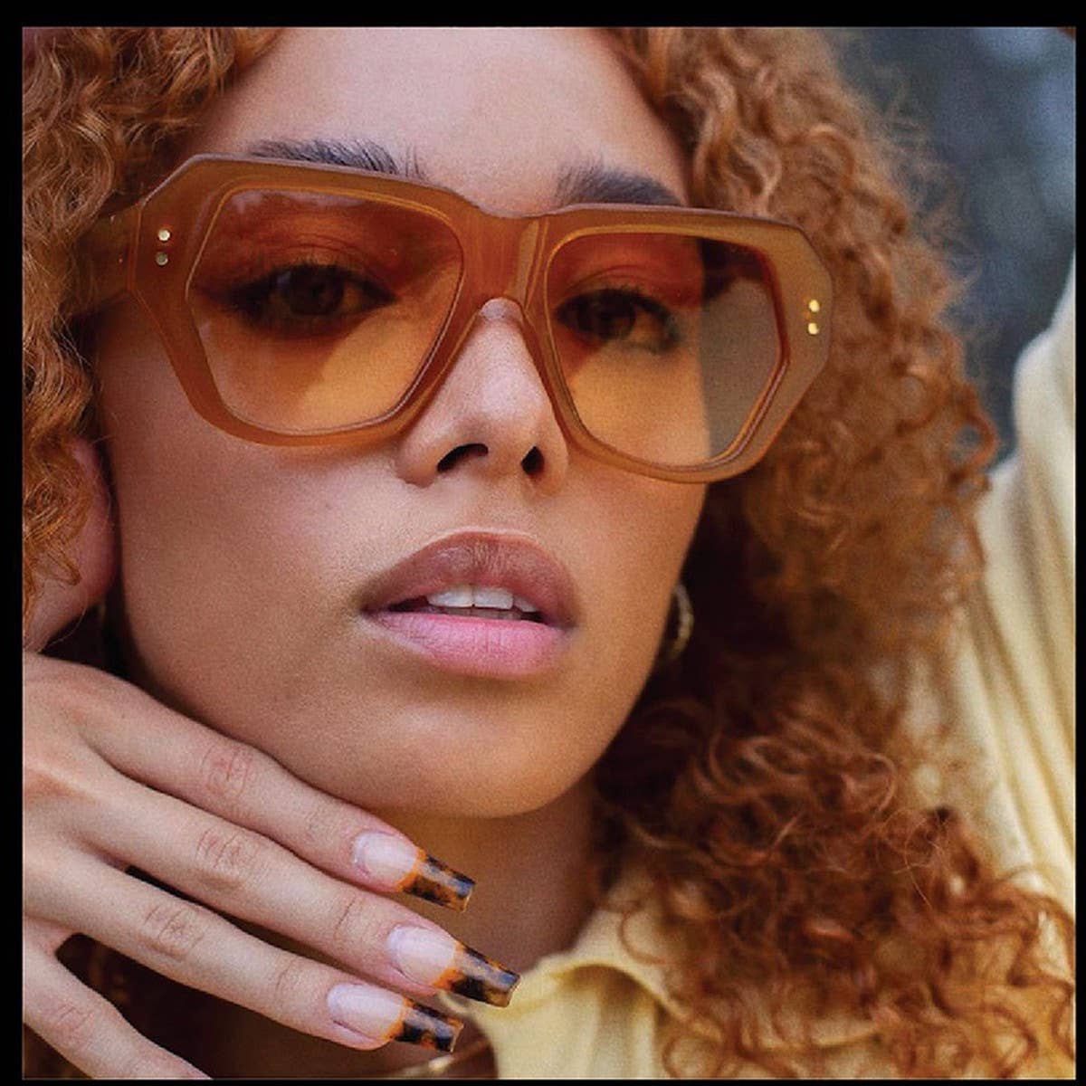 BUTTERFLY RIVET TRENDY RETRO SUNGLASSES_CWASG0441