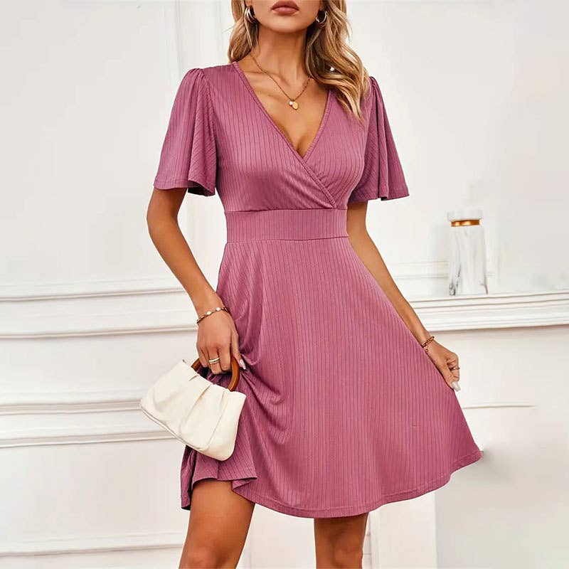 Solid color dress with pinched sleeves