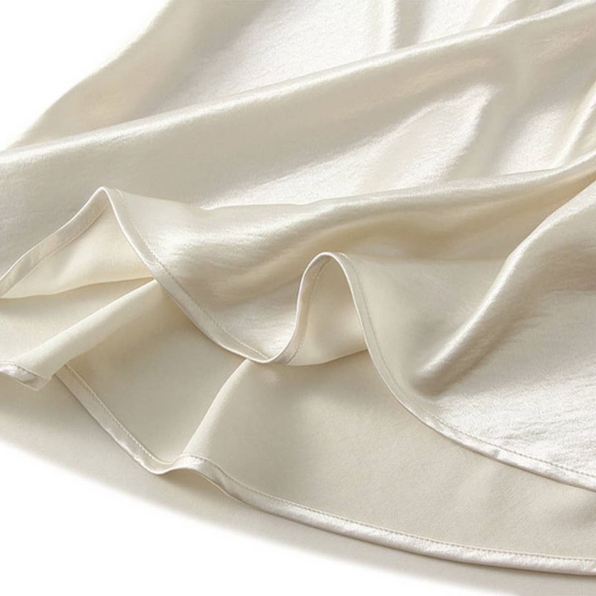 ELEGANT PLEATED SATIN FISHTAIL SKIRT