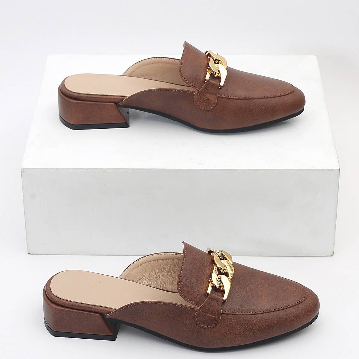 VERSATILE ROUND TOE PLUS SIZE MULES