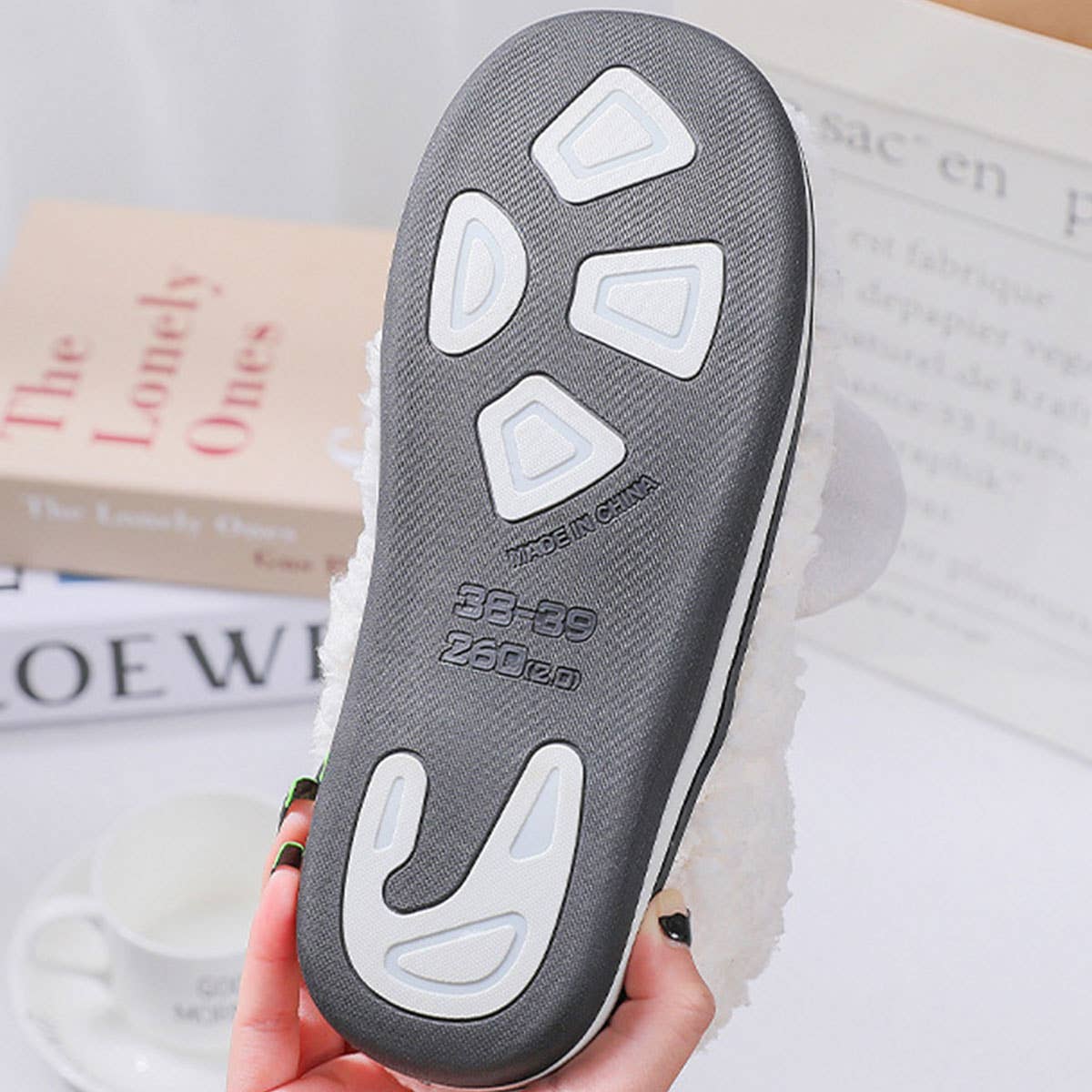 CARTOON SHEEP DECOR FLUFFY BEDROOM SLIPPERS_CWSHS0240