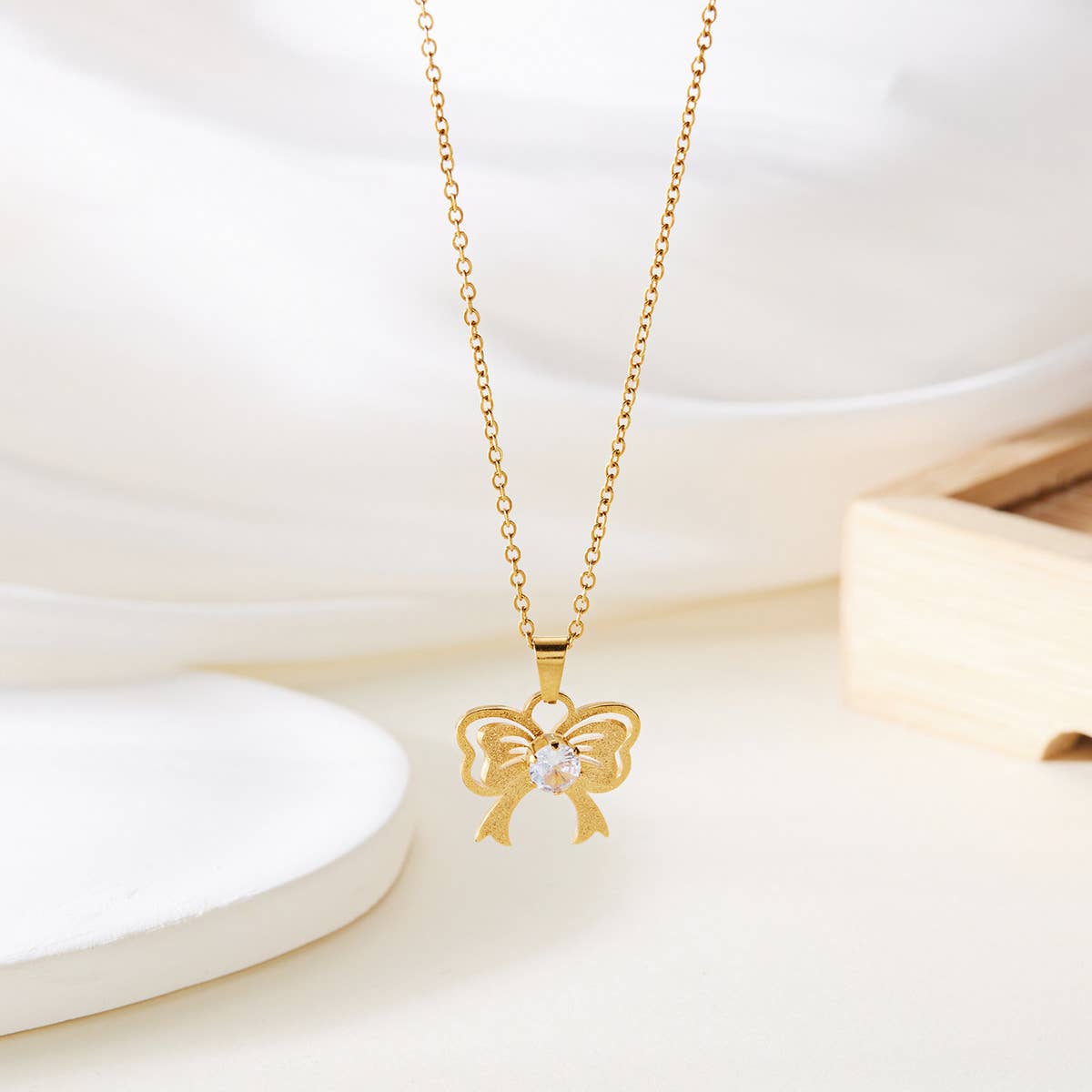 VERSATILE ZIRCON HOLLOW BUTTERFLY NECKLACE