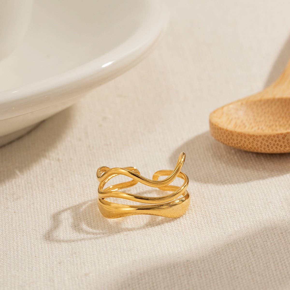 18K GOLD PLATED MULTI-LAYERED WATER RIPPLE RING_CWAJE1239