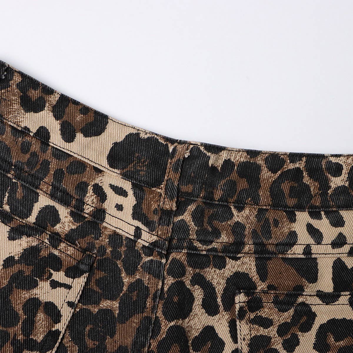 WOMENS LEOPARD PRINT DISTRESSED LOOSE FITTING JEANS