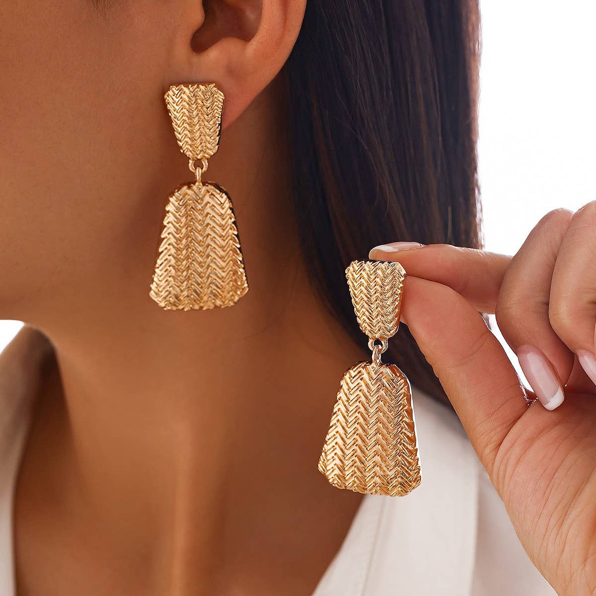 FASHIONABLE COMMUTING IRREGULAR TEXTURE EARRINGS