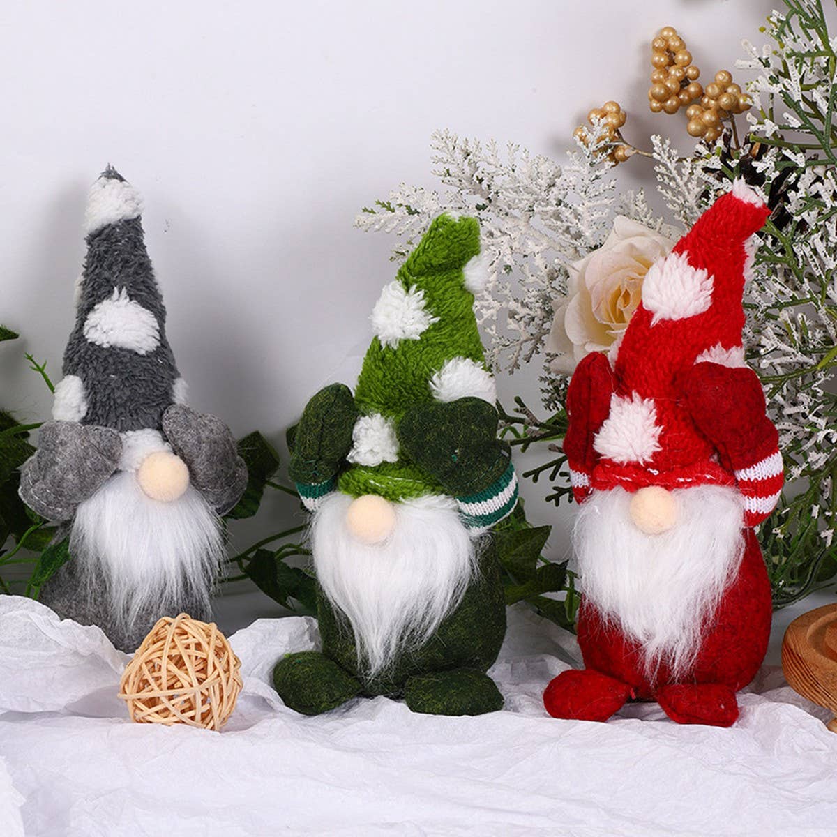 CHRISTMAS DECORATIONS SNOWFLAKE HAT FIGURINE