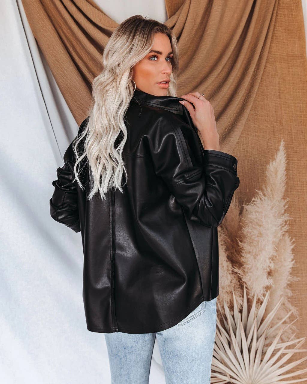 Lapel solid-color long-sleeved leather jacket