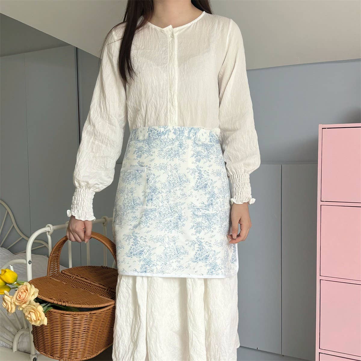 INK AND WATERPROOF AND OIL-RESISTANT BLUE APRON