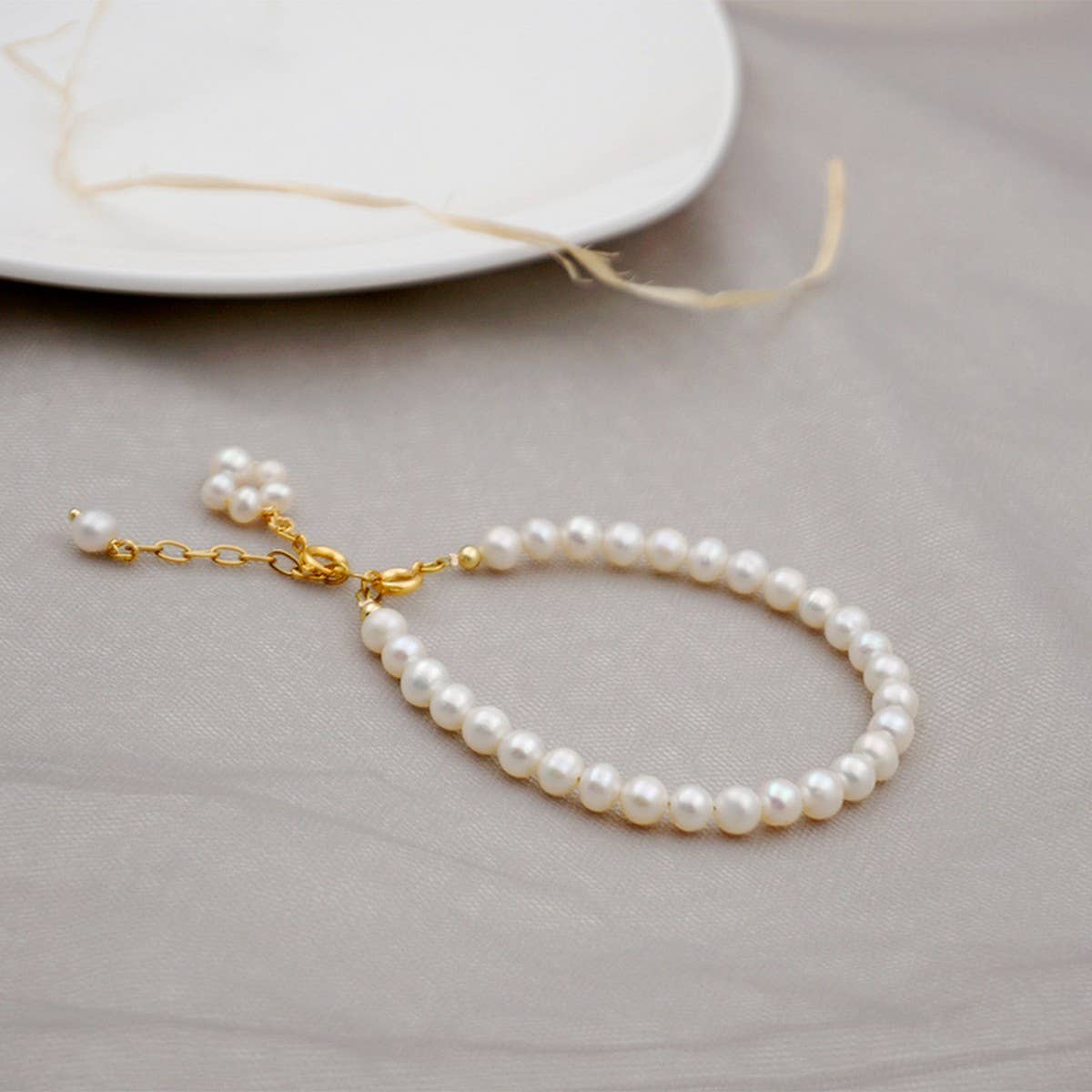 GOLD SIMPLE PEARL BRACELET