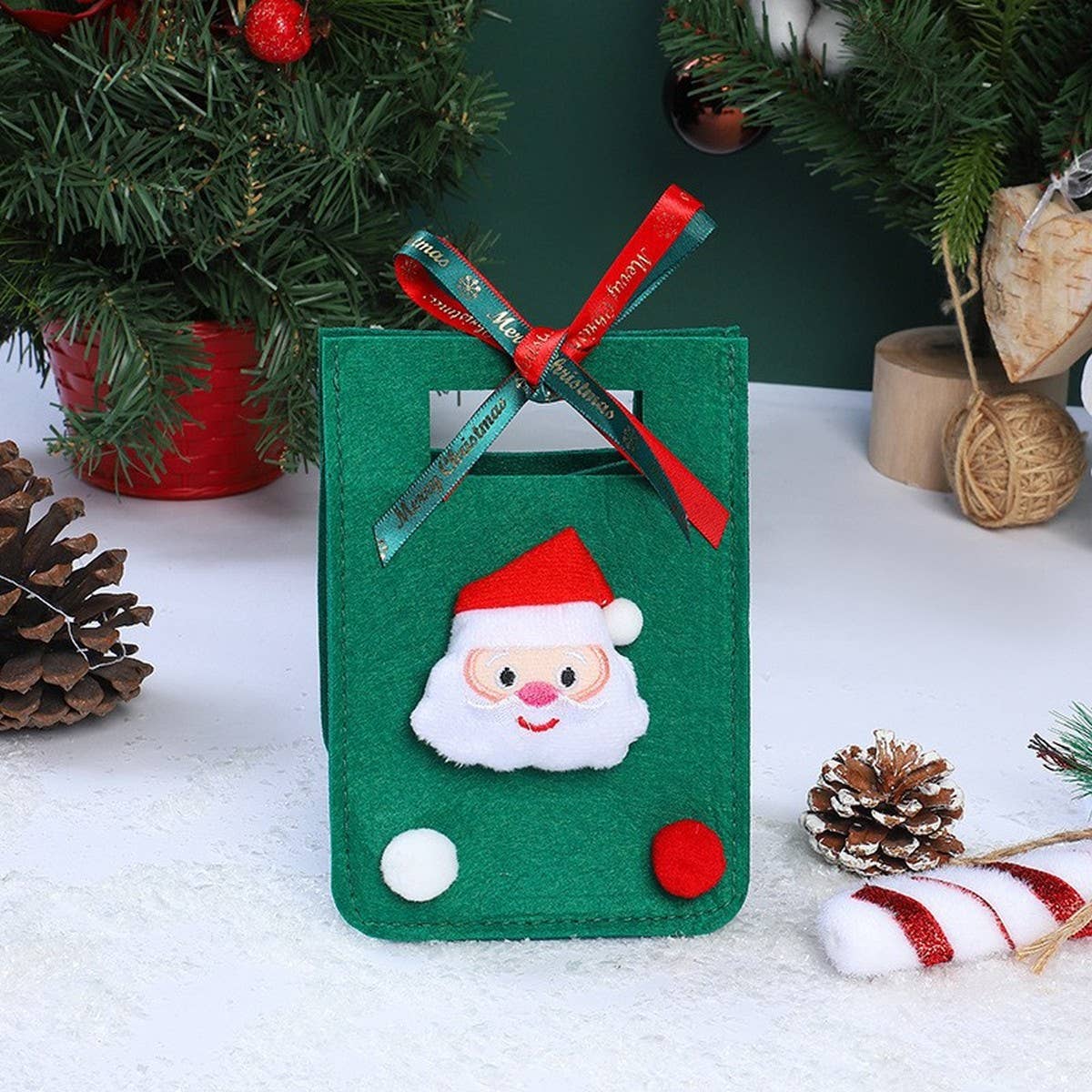 CWMM9359_CHRISTMAS EVE APPLE BOX HANDHELD GIFT BAG