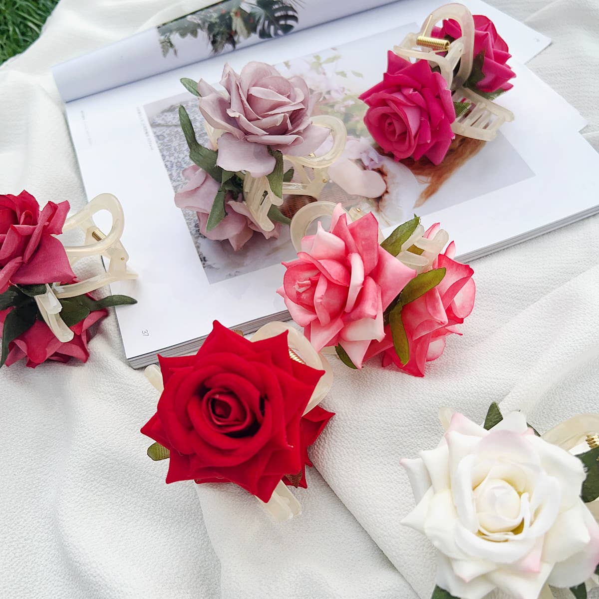 Dopamine-colored plastic rose hair clips