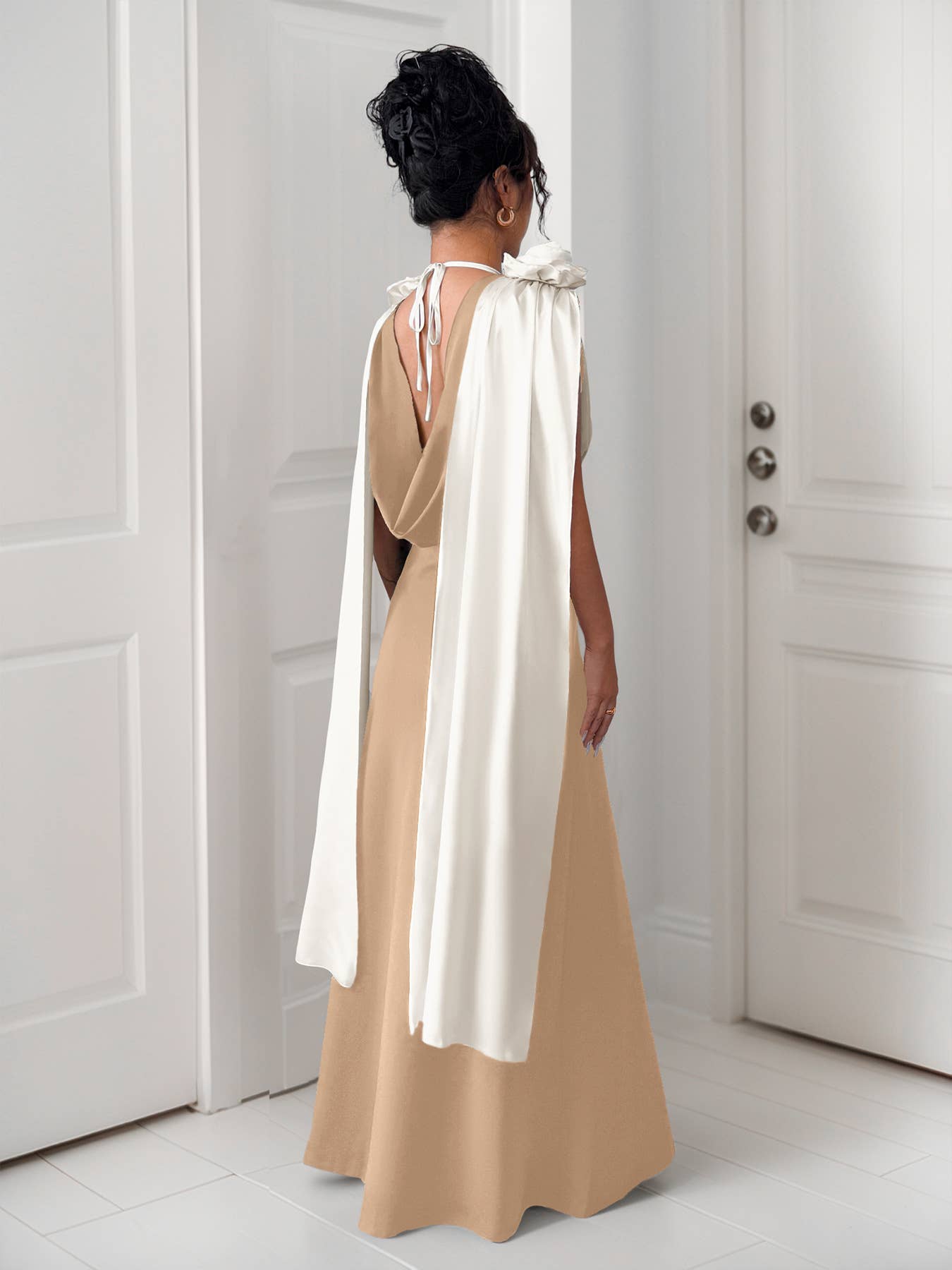 V-neck contrasting color sleeveless dress