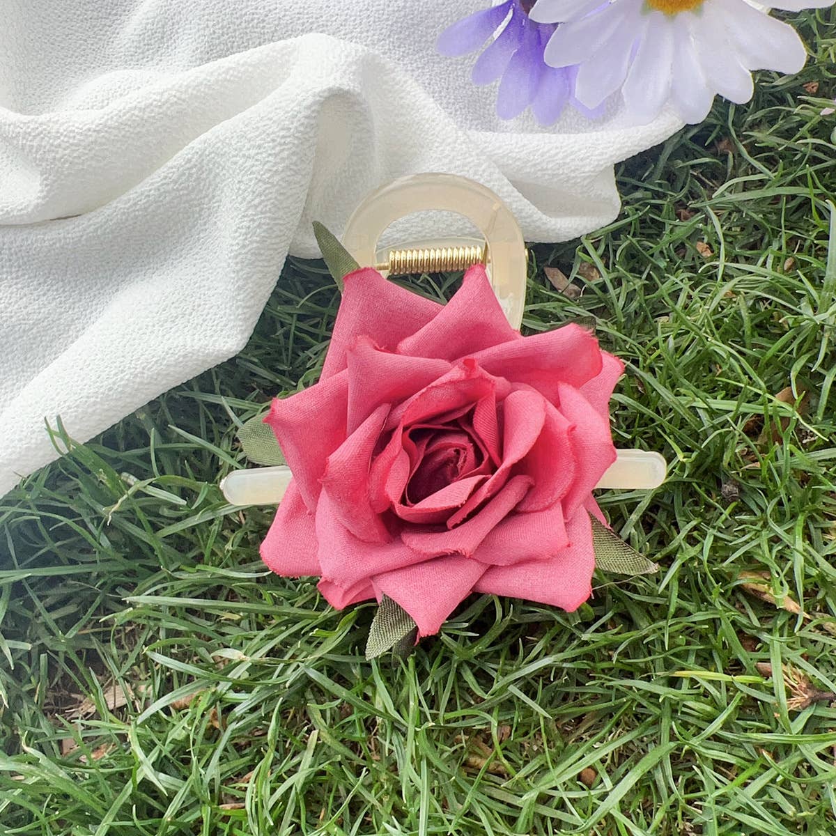 Dopamine-colored plastic rose hair clips