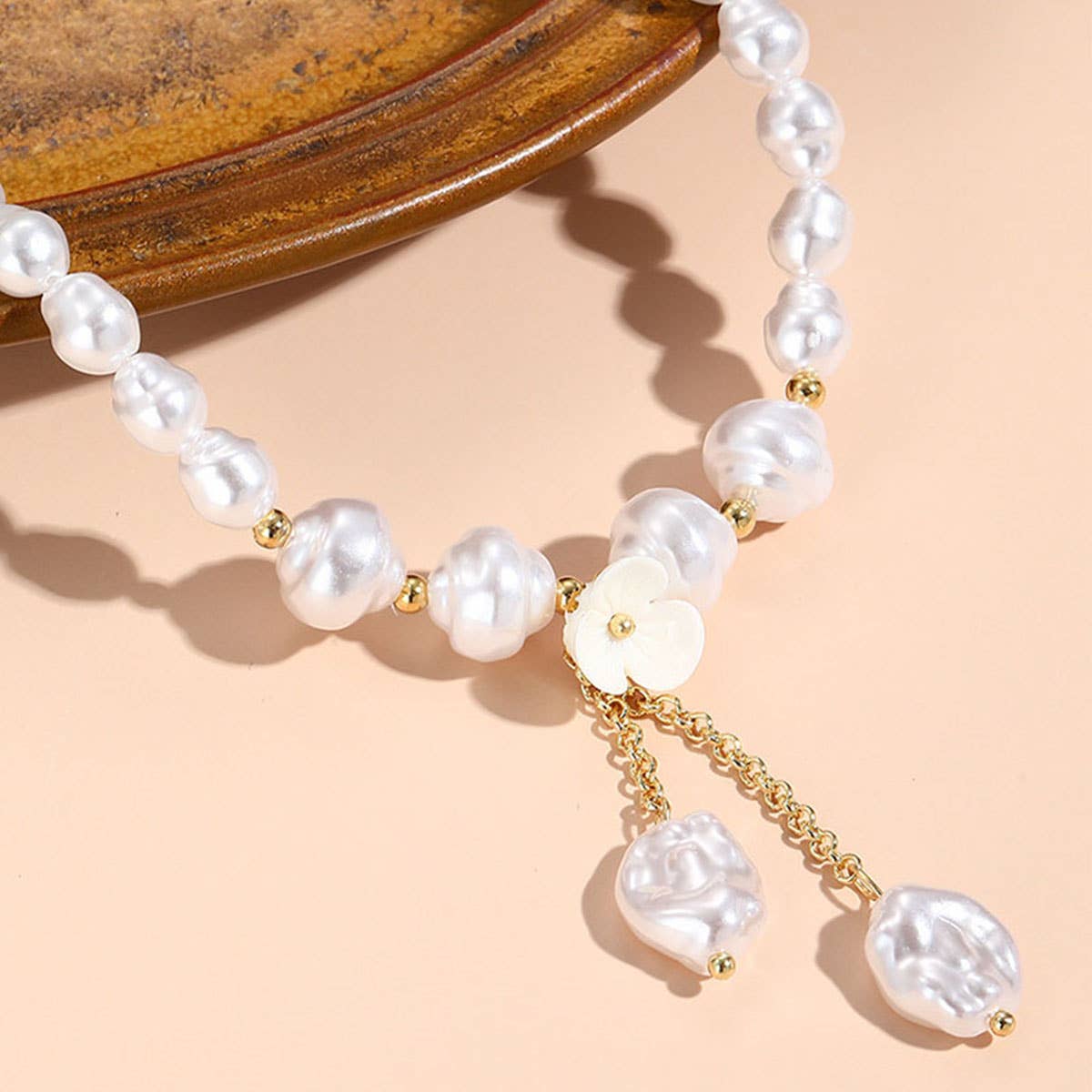 FAUX PEARL CHARM PENDANT NECKLACE