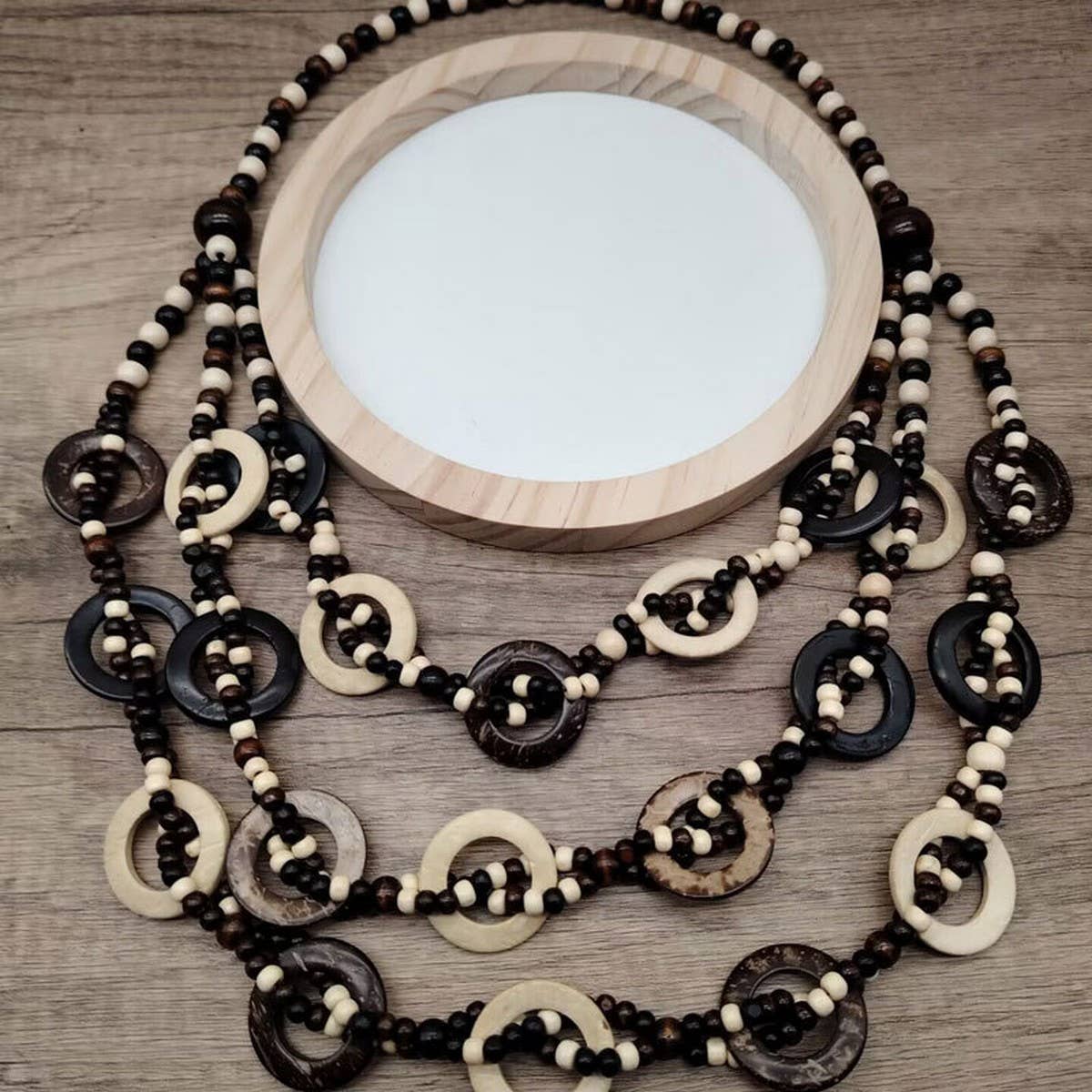 BOHEMIAN ETHNIC COCONUT SHELL NECKLACE_CWMM4853