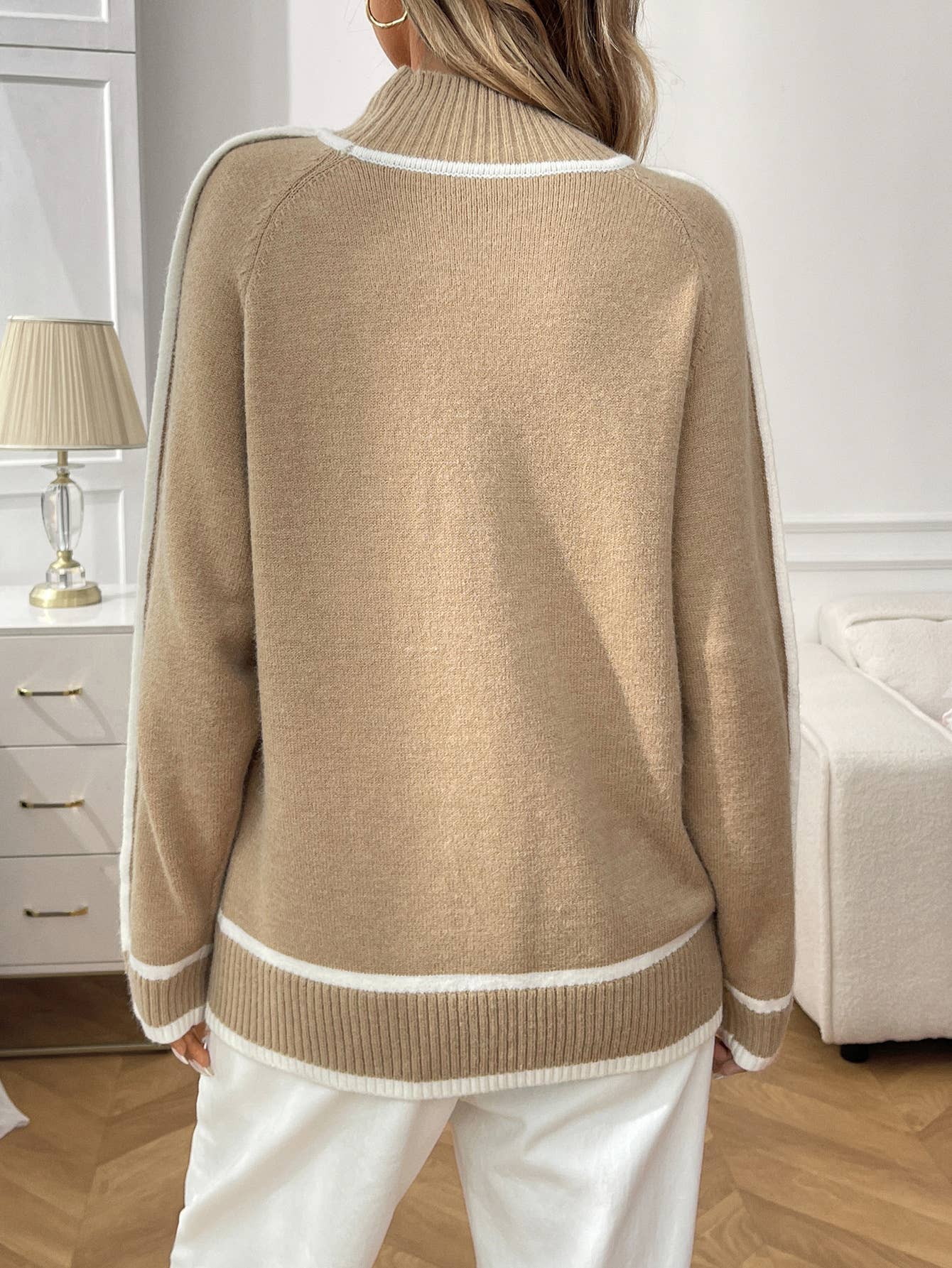 Semi-high-neck laid-back color-blocking sweater