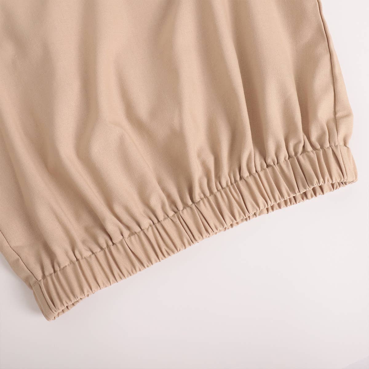 Waistcoat and trousers set that exposes the waist