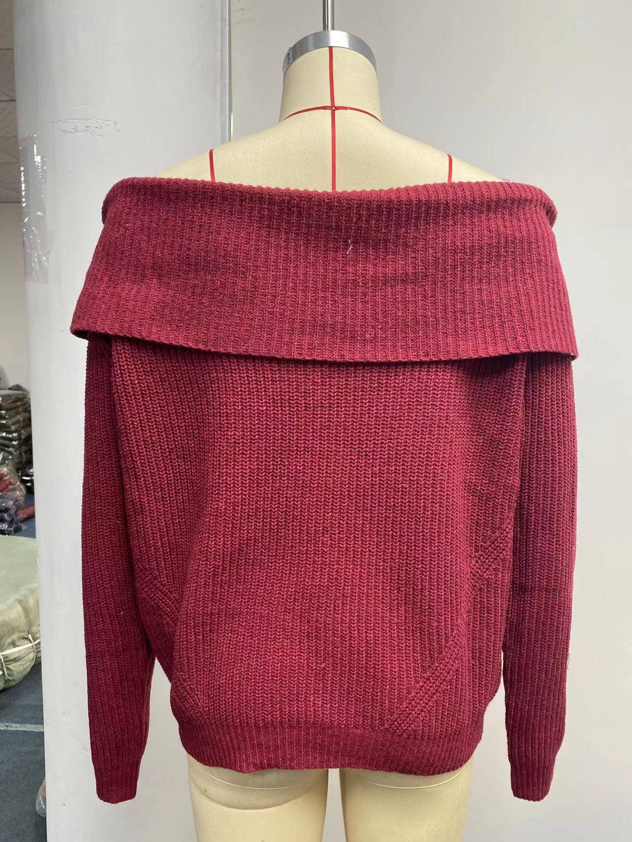 STRAPLESS SHOULDER SWEATER IN SOLID COLOR