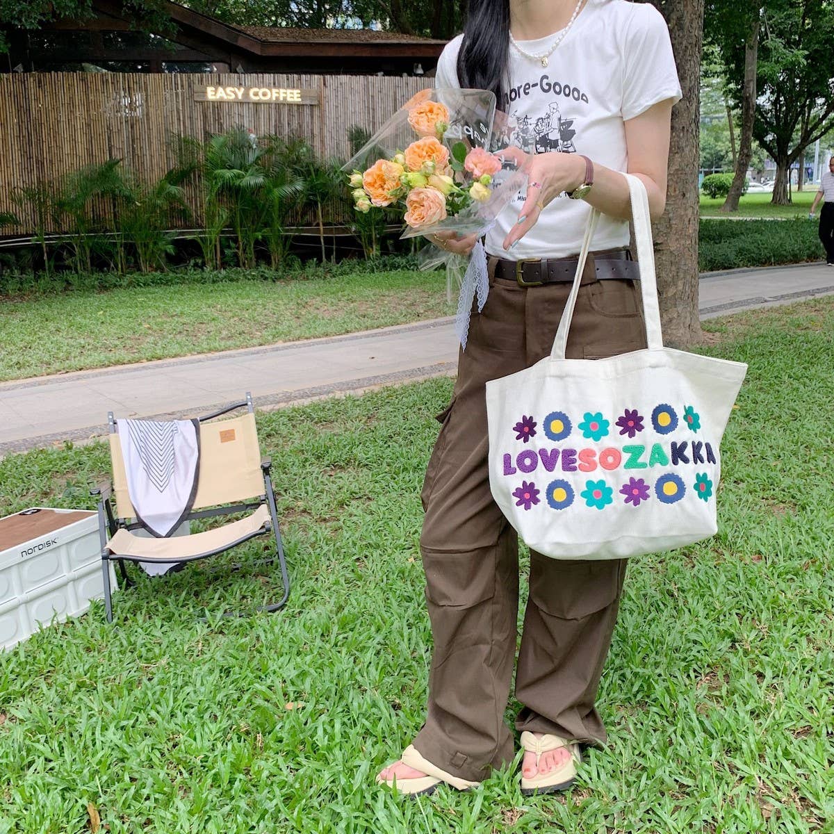 CWAB5818_FRENCH GIRL CANVAS BAG WITH EMBROIDERED FLOWERS