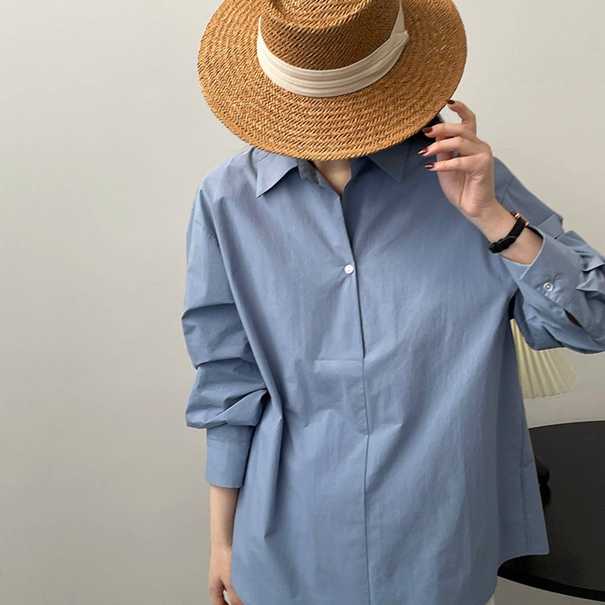 Basic solid color V-neck washed cotton shirt