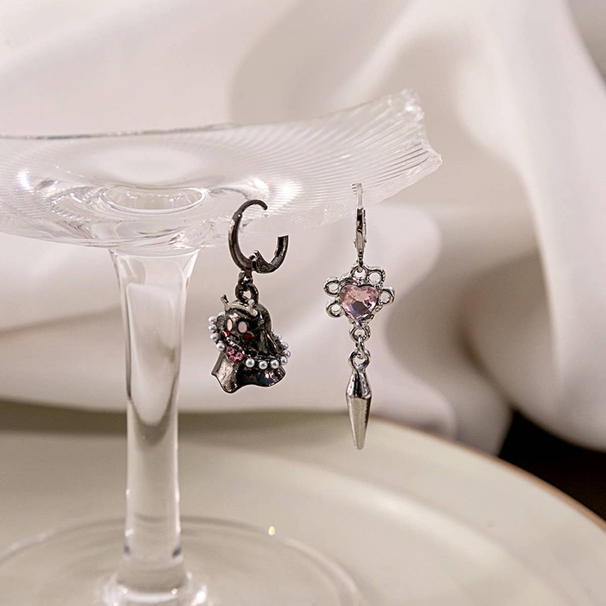 HALLOWEEN FUNNY LITTLE GHOST PEARL EARRINGS
