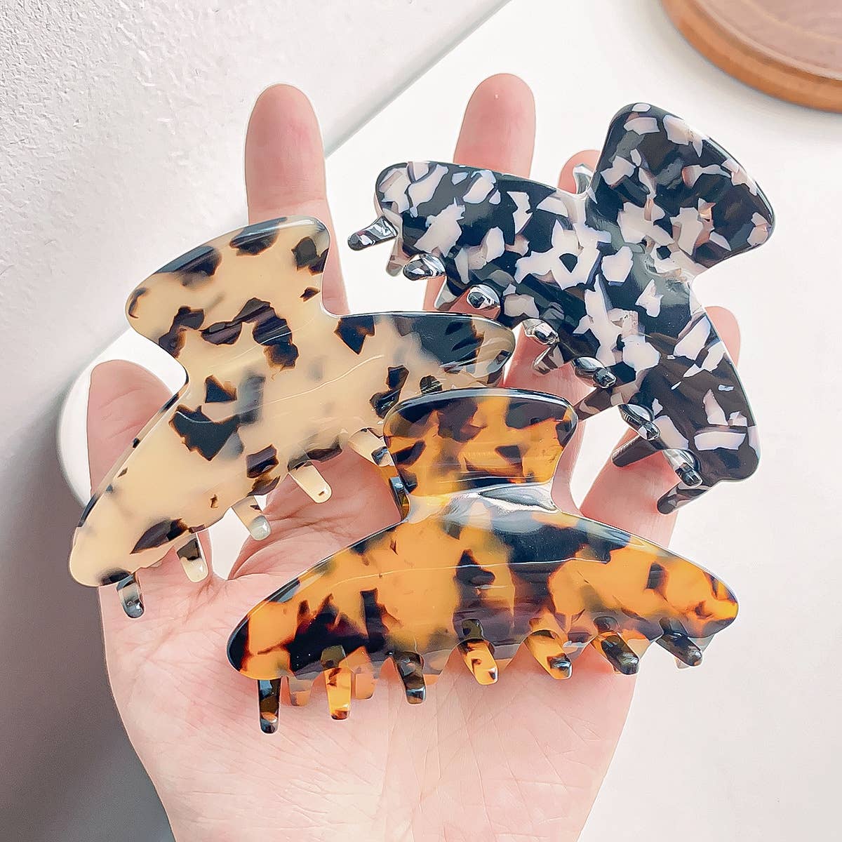 Acetic acid plate grip leopard print hair grip