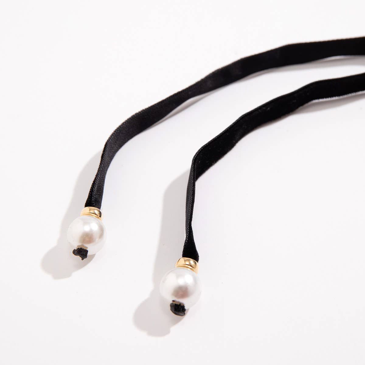 LONG STRAPPY CHOKER WITH PEARL PENDANT TASSEL