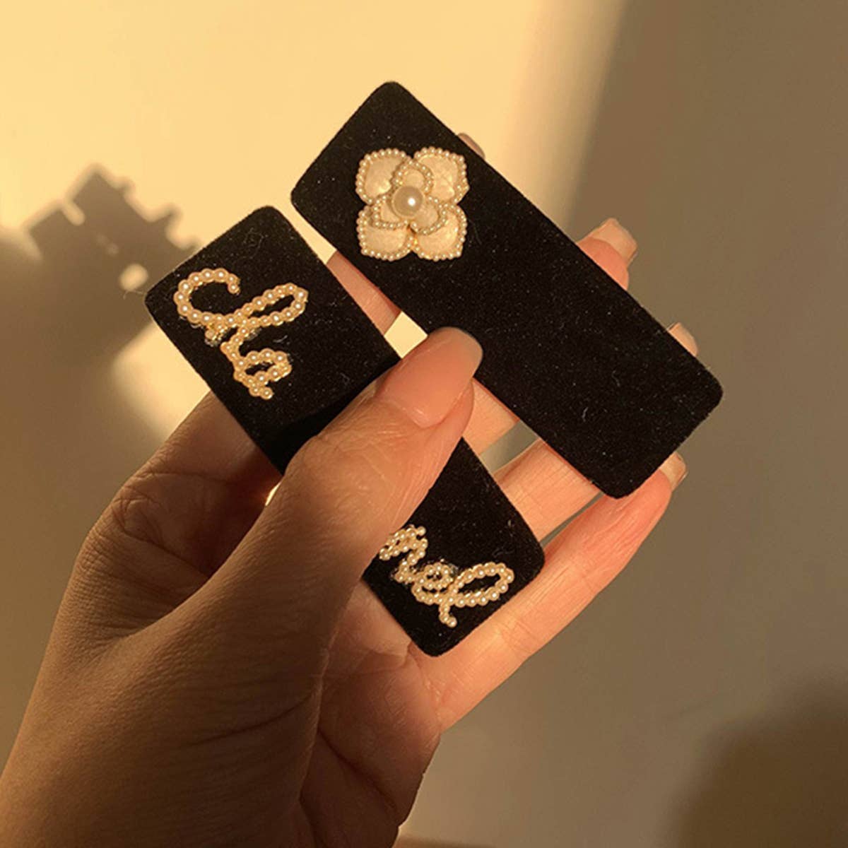 CAMELLIA PEARL BLACK SMALL FRAGRANCE HAIR CLIP