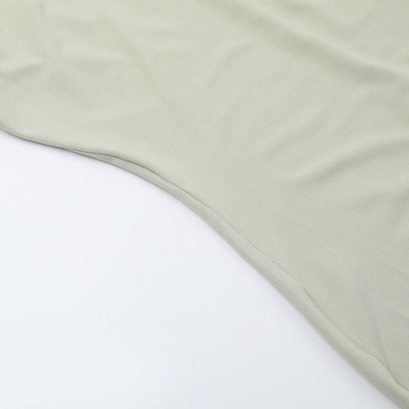 Solid-color sleeveless halter dress covers hips