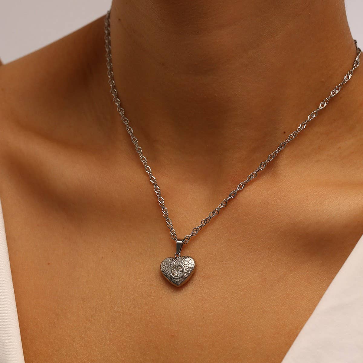 18K Stainless Steel Textured Heart Necklace_CWMM8889